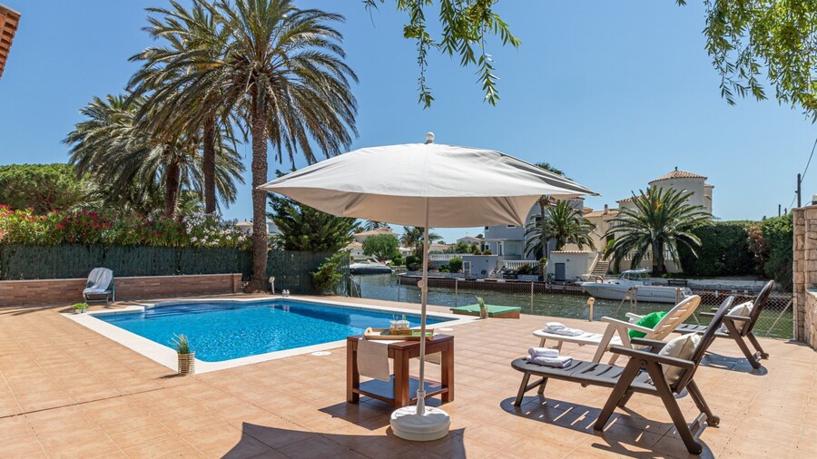 Villa in Empuriabrava With Private Pool