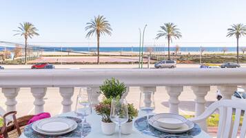Apartment | Outdoor dining