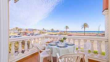 Apartment | Outdoor dining