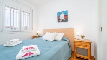 Departamento | 1 habitación y tabla de planchar con plancha