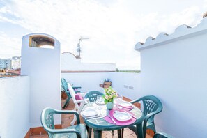 Apartment | Outdoor dining