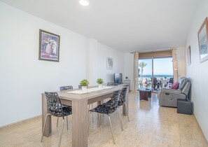 Apartment | Dining - Apartment in Empuriabrava by the Beach (Castello d'Empuries)