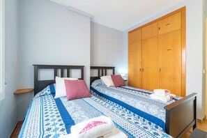 Apartamento | 2 dormitorios y tabla de planchar con plancha