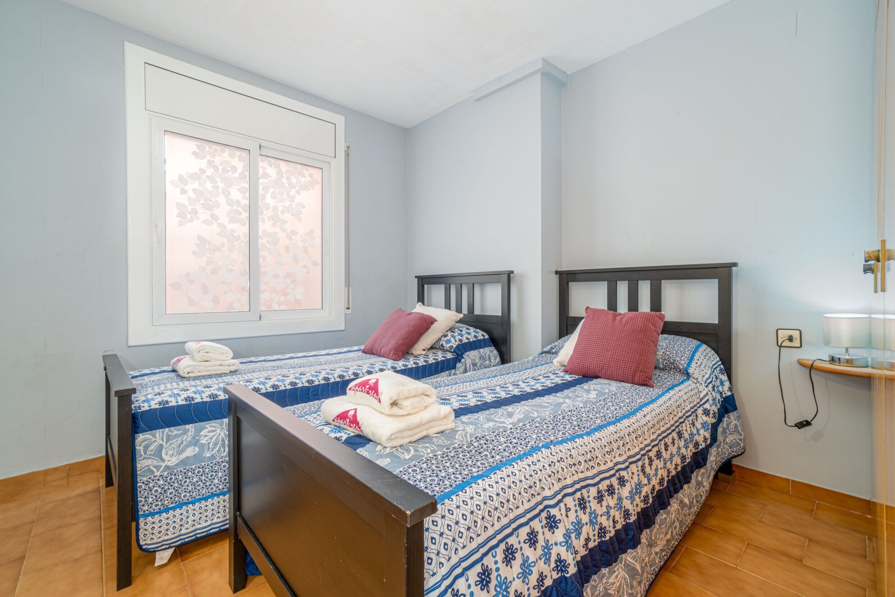 Departamento | 2 habitaciones y tabla de planchar con plancha 