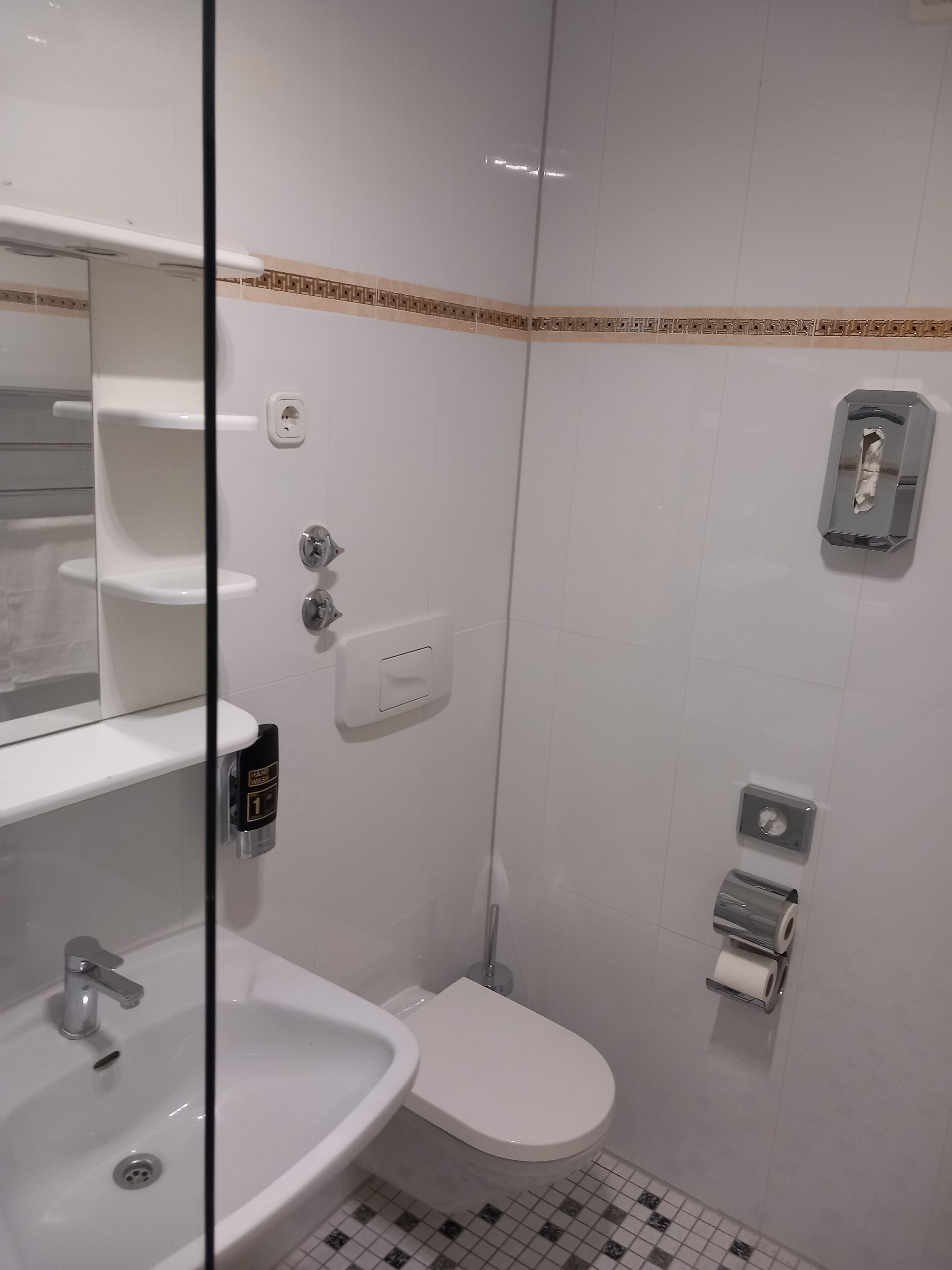 Dusche, Haartrockner, Handtücher