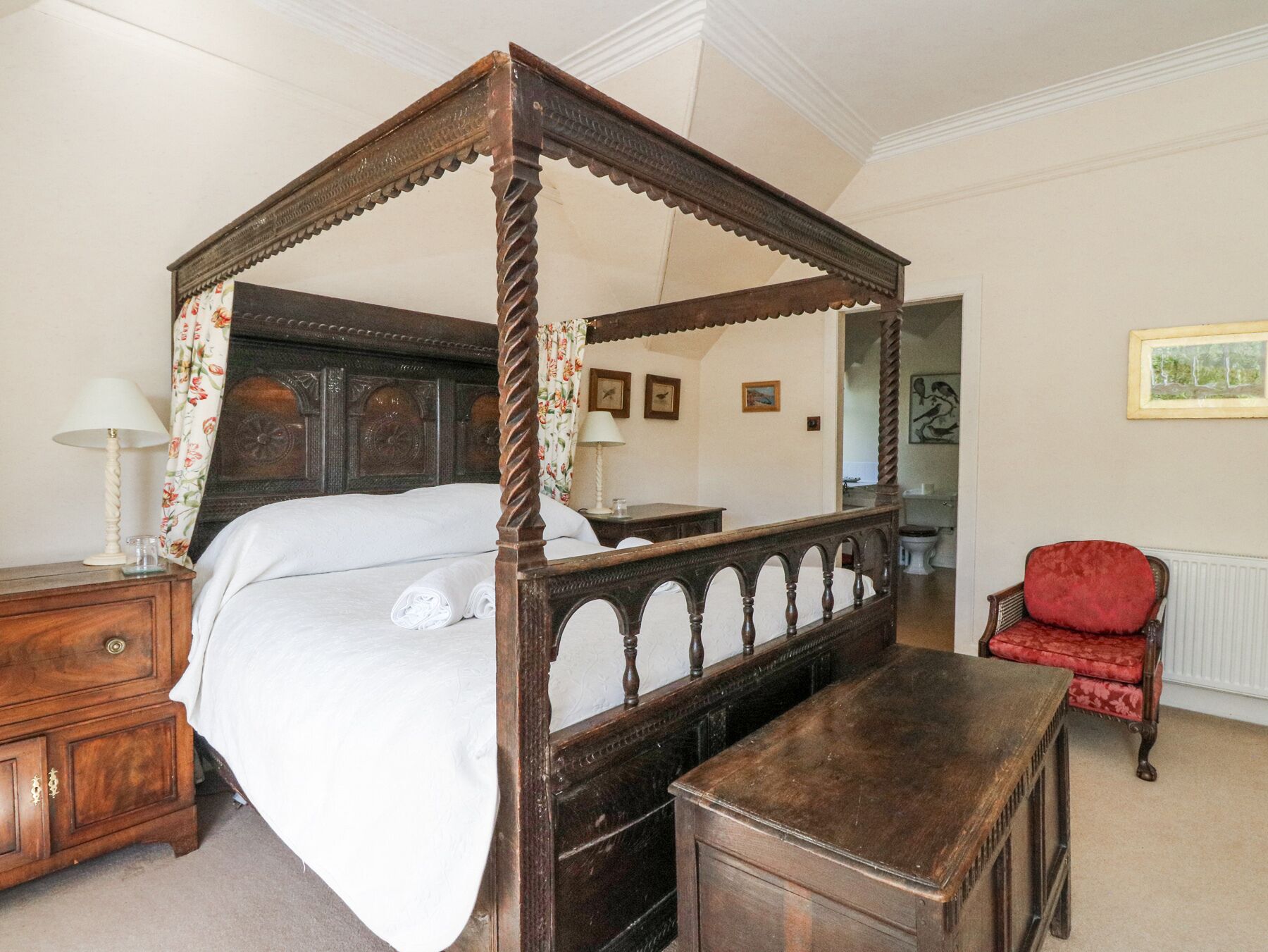 7 bedrooms, individually decorated, individually furnished, free WiFi