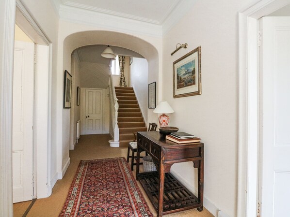 Interior - Camisky Lodge (Fort William)