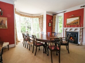 Dining - Camisky Lodge (Fort William)