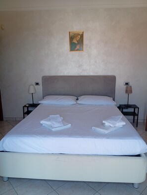 3 bedrooms, iron/ironing board, bed sheets - La Bombonera  (Scalea)