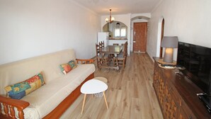 Apartment | Living area - 0169-port Segre Apartamento con Vista al Canal (Castello d'Empuries)