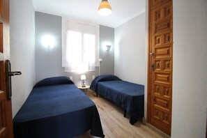 2 bedrooms, iron/ironing board - 0169-port Segre Apartamento con Vista al Canal (Castello d'Empuries)