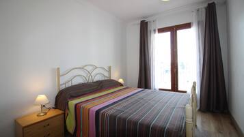 Departamento | 2 habitaciones y tabla de planchar con plancha