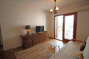 Apartment | Living room - 0169-port Segre Apartamento con Vista al Canal (Castello d'Empuries)