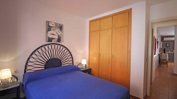 Apartment | 2 bedrooms, iron/ironing board