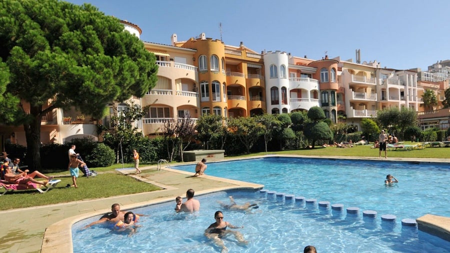 Apartment in Empuriabrava Near Sandy Beach