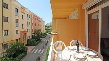 Apartment | Outdoor dining