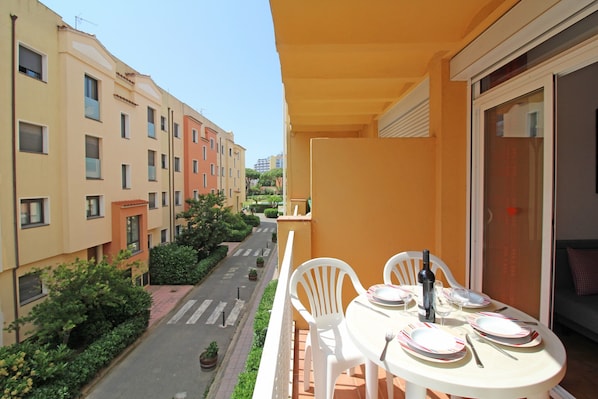 Apartment | Outdoor dining