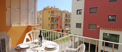 Apartment | Outdoor dining