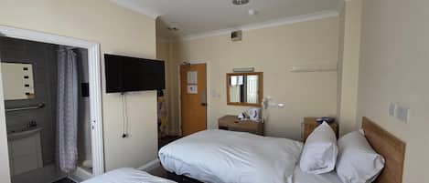 1 habitación, escritorio, tabla de planchar con plancha y wifi gratis