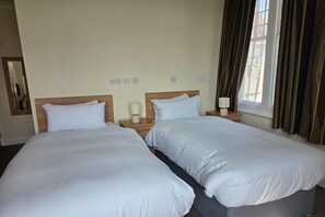 1 chambre, bureau, fer et planche à repasser, Wi-Fi gratuit