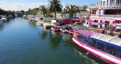Apartment in Empuriabrava Near Sandy Beach