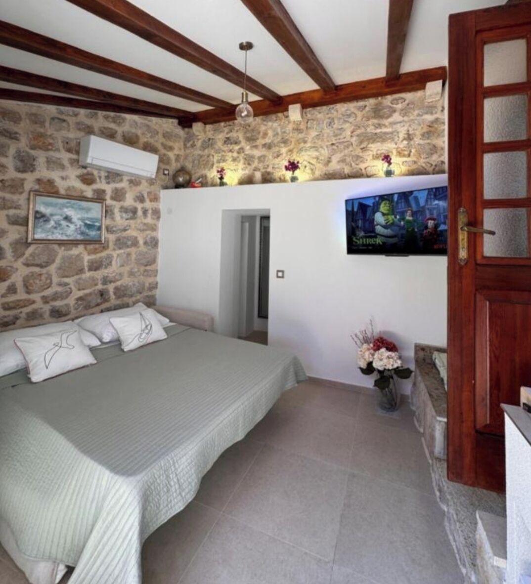 1 bedroom, iron/ironing board, travel cot, free WiFi