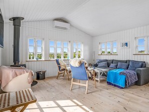 Tv och eldstad