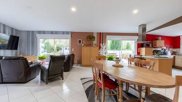 House | Dining