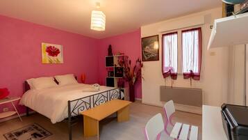 House | 3 bedrooms, individually furnished