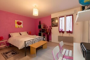 House | 3 bedrooms, individually furnished