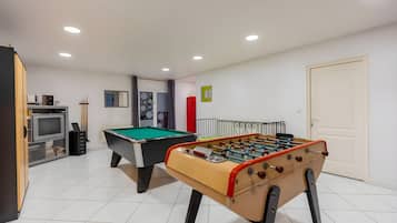 House | Game room