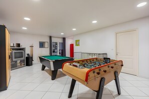 House | Game room