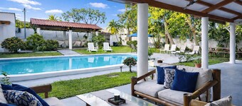 Private Beach Villa 2 min Walk to the Waves/Your own pool/BBQ/Family House