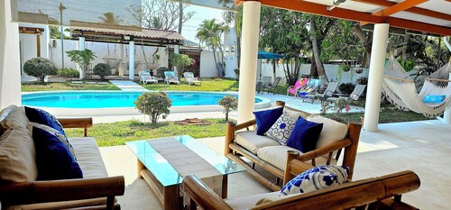 Villa Mar Azul-A Family Beach Villa, Private Pool/BBQ and <2 min to the beach