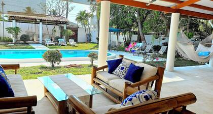 Villa Mar Azul-A Family Beach Villa, Private Pool/BBQ and <2 min to the beach