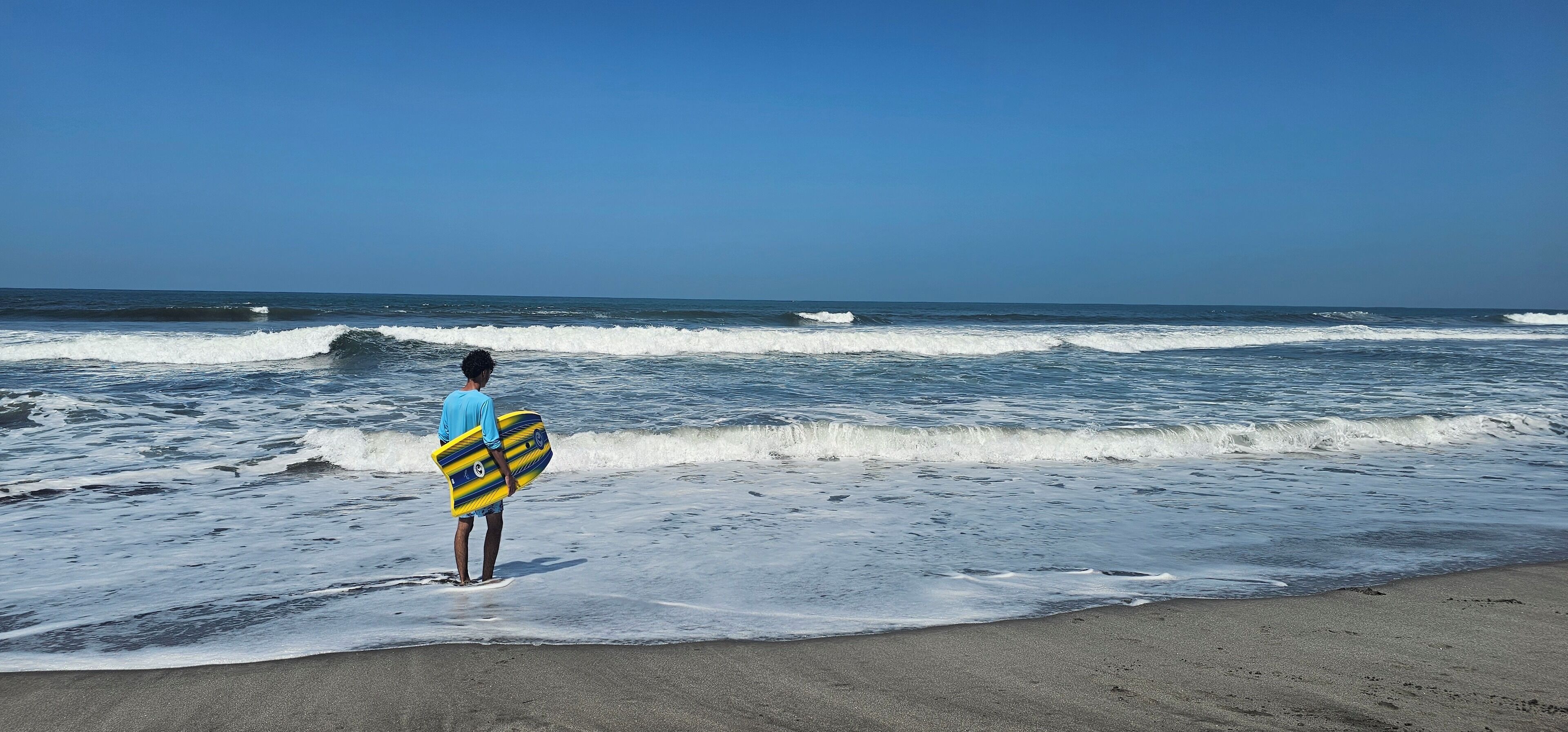 Ubicación cercana a la playa y tumbonas