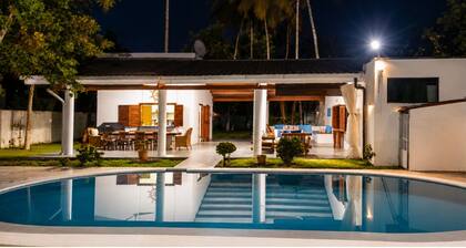 Private Beach Villa 2 min Walk to the Waves/Your own pool/BBQ/Family House