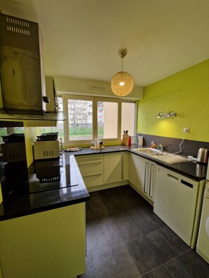 Private kitchen - Cozy City Retreat With Balcony, Le Mans (Le Mans)