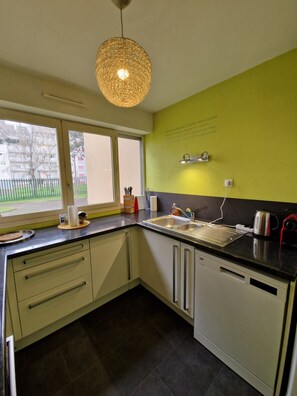 Apartment | Private kitchen - Cozy City Retreat With Balcony, Le Mans (Le Mans)