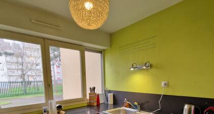 Cozy City Retreat With Balcony, Le Mans