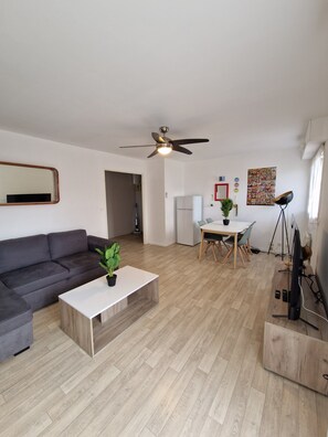 Apartment | Living area - Cozy City Retreat With Balcony, Le Mans (Le Mans)