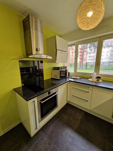 Cozy City Retreat With Balcony, Le Mans