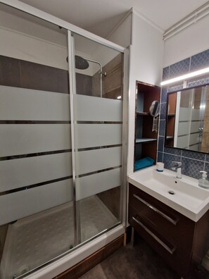 Apartment | Bathroom | Hair dryer