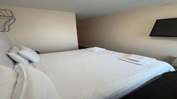 1 bedroom, desk, iron/ironing board, free WiFi