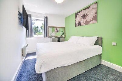 GO2 Gloucester Hotel by OYO | Standard Double