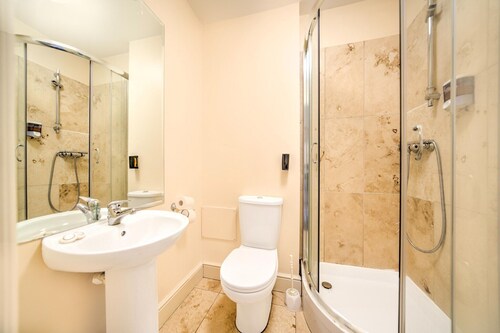 GO2 Gloucester Hotel by OYO | Standard Twin