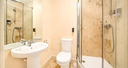 GO2 Gloucester Hotel by OYO | Standard Twin