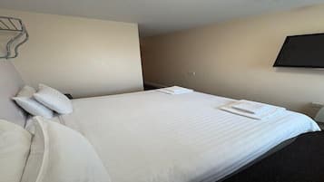 1 bedroom, iron/ironing board, Internet