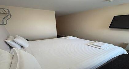 GO2 Gloucester Hotel by OYO | Standard Twin