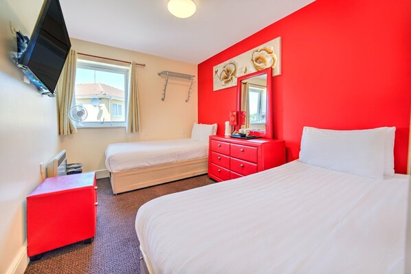 1 bedroom, desk, iron/ironing board, free WiFi - GO2 Gloucester Hotel by OYO | Standard Twin (Gloucester)